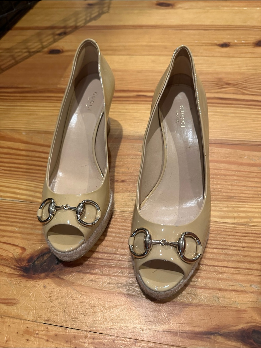 Gucci Beige Patent Leather Wedge Peep-Toe Pumps with Horsebit